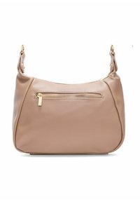 Beżowa skórzana torba na ramię o zaokrąglonym kształcie, z przednią kieszenią na zamek błyskawiczny i złotymi akcentami. Gładka tekstura z minimalnym zdobieniem.