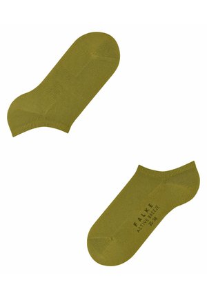 Chaussettes de cheville vert olive en tissu lisse, avec un design sans couture et des poignets côtelés. Du texte imprimé sur le côté indique la marque et la taille.