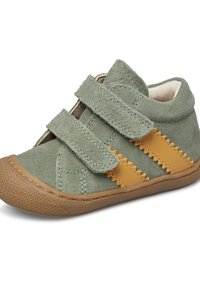 Zelená semišová botička pro batolata s dvěma suchými zipy, žlutými koženými pruhy a texturovanou gumovou podrážkou.