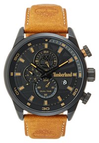 Orologio cronografo in acciaio inox nero con doppio fuso orario, dettagli arancioni e cinturino in pelle marrone. Caratterizzato da grandi indici delle ore e quadrante testurizzato.