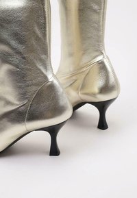 LIMMA VENEZUELA - Botines - gold