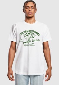 Merchcode PARK FIELDS-COLORADO SPRINGS - Triko s potiskem - white