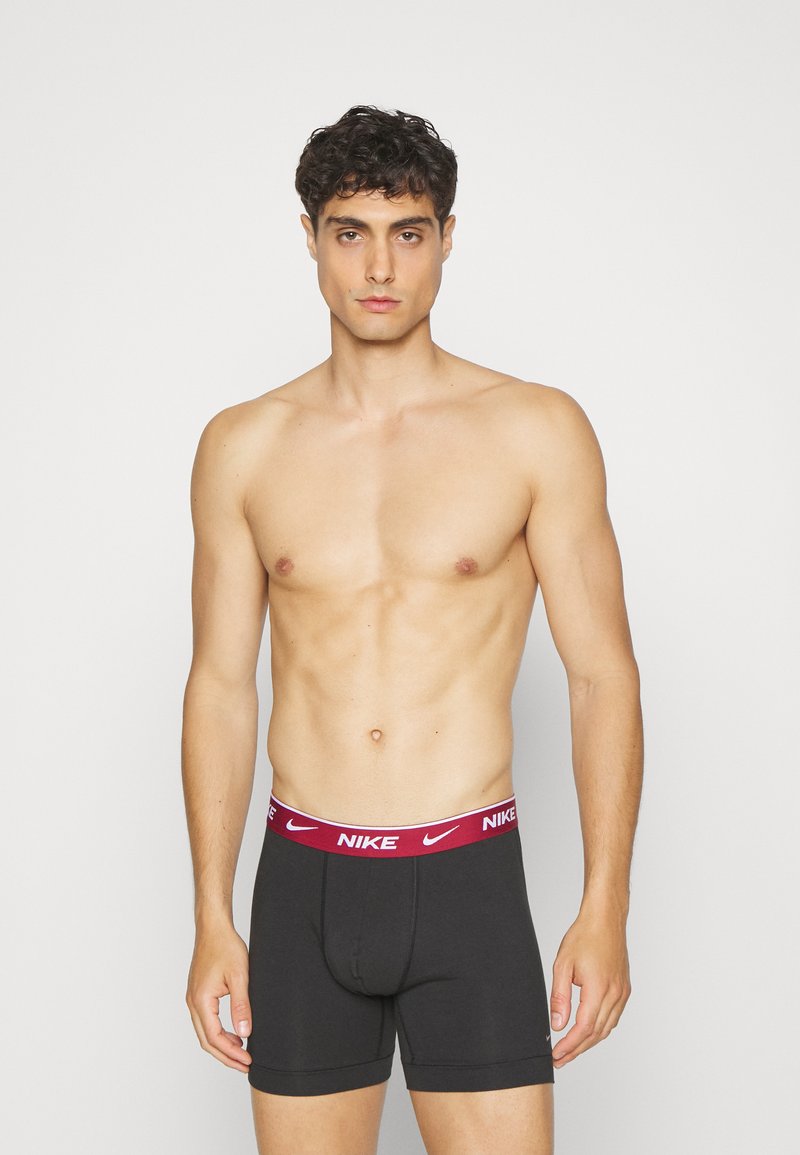 nike-underwear-3-pack-alushousut-black-red-wb-wolf-grey-wb-obsidian