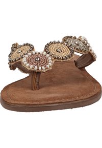Tongs en cuir suédé marron avec un motif floral en perles dans des tons beiges et roses, dotées de perles d'accent et d'une semelle plate.