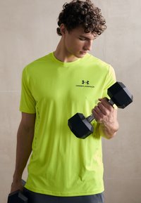 Under Armour VANISH ENERGY GRAPHIC - Basic T-shirt - high vis yellow / castlerock / castlerock