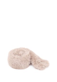 Cintura di pelliccia sintetica beige morbido arrotolata con un'estremità estesa su uno sfondo bianco.
