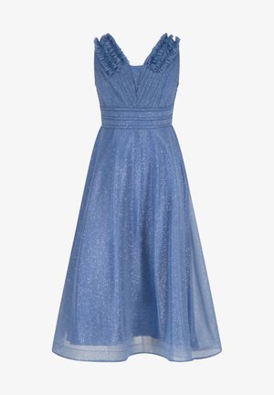 Robe bleue sans manches en tissu pailleté, corsage ajusté avec des détails plissés et volantés, et jupe midi évasée.