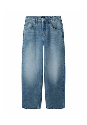 Lyseblå jeans med vidde ben, mellemhøjt liv, forlommer, bæltestropper, knaplukning og falmet vask på lår og knæ.