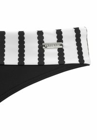 Schwarzer Bikiniunterteil mit einem weiß gestreiften Taillenbund mit gewellten Kanten. Enthält ein kleines silbernes Markenetikett, das mit "LASCANA" geprägt ist.