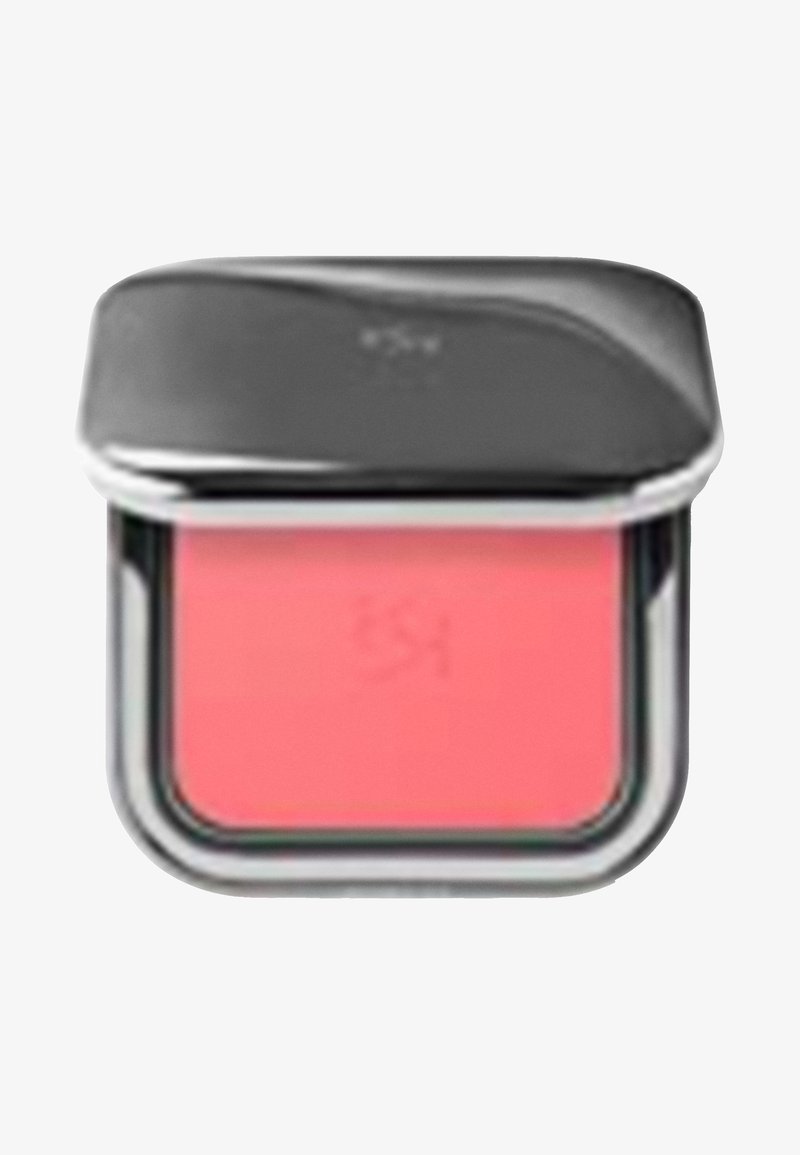 Firkantet blushkompakt med skinnende sølvlokk. Inneholder myk, rosa blush. Glatt tekstur, minimalistisk design og gravert logo på overflaten.