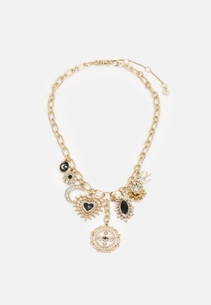 Gouden ketting met verschillende bedels waaronder een zwart hart, halve maan, bloem, parel en sierlijke medaillon-details.