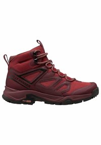 Botas de senderismo rojas con un upper de malla, suela de goma y acentos negros. Presentan ojales reforzados y un patrón texturizado en el lateral para mayor agarre.
