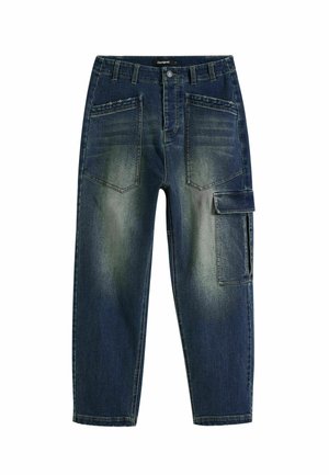 Pantalons cargo en denim bleu foncé, présentant une coupe décontractée, plusieurs poches, une texture délavée et un détail de surpiqûre sur la ceinture.