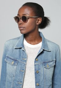 Ray-Ban - 0RB2180 - Sunglasses - light brown Thumbnail Image 1