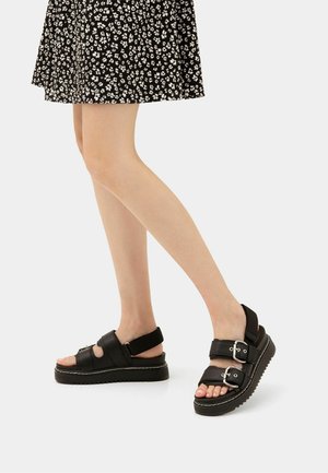 BUCKLED - Sandali con plateau - black