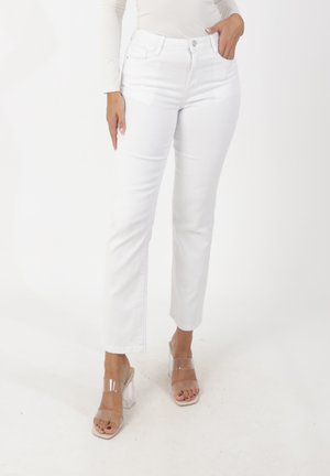 Elara WIDE - Jeans Slim Fit - weiß