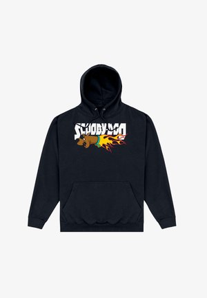 Sudadera negra con capucha que presenta un gráfico de Scooby-Doo con llamas y el texto "SCOOBY-DOO" en blanco. Incluye un bolsillo tipo canguro delantero.