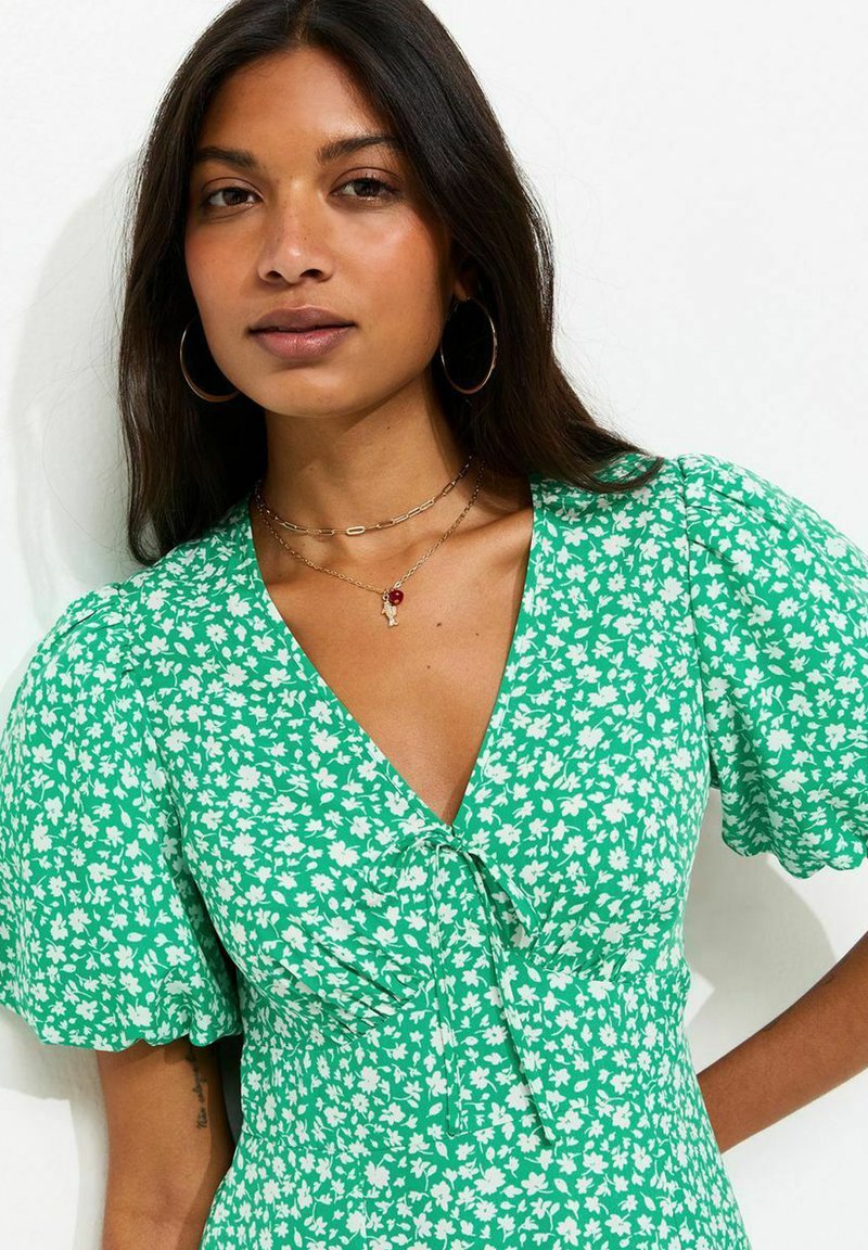 new look green ditsy dress Ditsy Floral Smocked Maxi Dress
