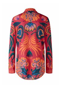 Rode langemouwen shirt met een levendige bloemenprint in oranje, roze en groen, met een afgeronde onderkant en een kraag. Textuurstof.