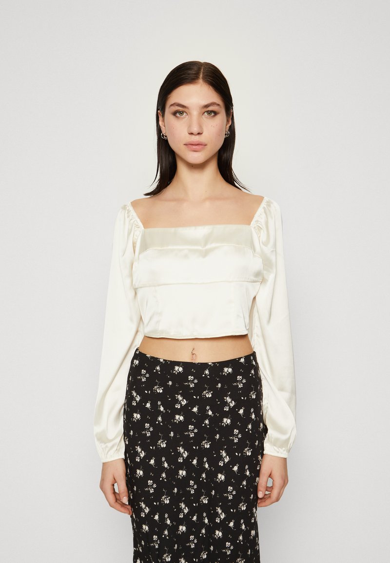 Hollister Co. LONG-SLEEVE SATIN SQUARE-NECK TOP - Longsleeve - WHITE ...