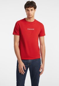 Guess Jeans LOGO - Tričko s potlačou - rot
