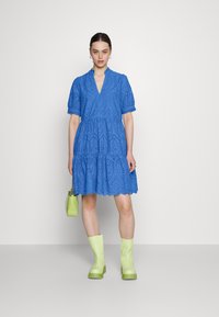 YAS HOLI - Vestido de dia - ultramarine