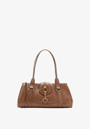 Borsa a mano in pelle marrone con doppi manici, accenti in metallo dorato e design strutturato. Presenta una patta centrale con un dettaglio ad anello.