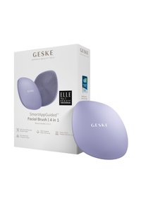 Geske SmartAppGuided™ ansigtsbørste i lys lilla, med fleksible silikone-spidser, ergonomisk design og en kompakt emballage.