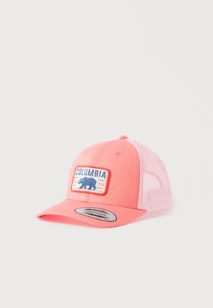 Casquette snapback en mesh rose et blanc avec un patch Columbia représentant un ours bleu et "1938" sur le panneau avant.