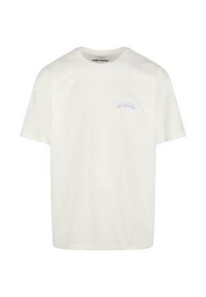 Biała koszulka z bawełny z krótkimi rękawami, okrągłym dekoltem i małym jasnofioletowym logo po lewej stronie klatki piersiowej. Gładka tekstura.