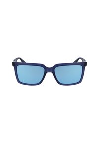 Prostokątne okulary przeciwsłoneczne z matową granatową oprawką i niebieskimi, przyciemnionymi soczewkami. Projekt cechuje się prostymi ramionami i stonowanymi akcentami.