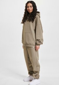 DEF Mikina s kapucí - brown washed