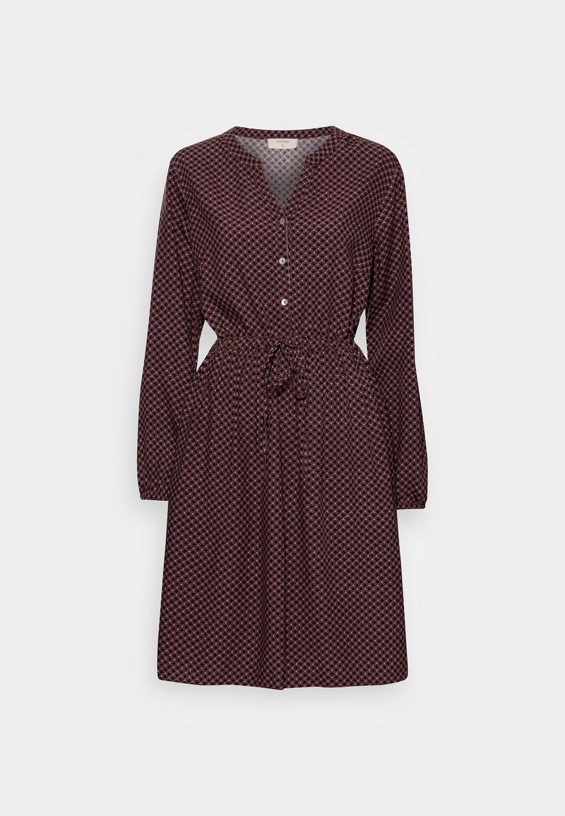 Abito lungo con maniche lunghe e bottoni, di un dark burgundy con motivo geometrico, cintura legata in vita e texture morbida. Di lunghezza media, con scollatura a V.