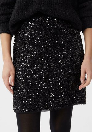 - Spódnica trapezowa