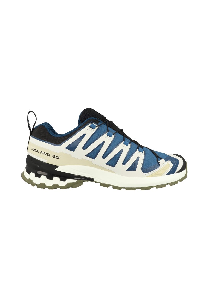 Chaussure de sport avec une tige en mesh bleu, des accents noirs, une semelle intermédiaire blanche et une semelle extérieure en caoutchouc texturé ; possède un système de laçage sécurisé.