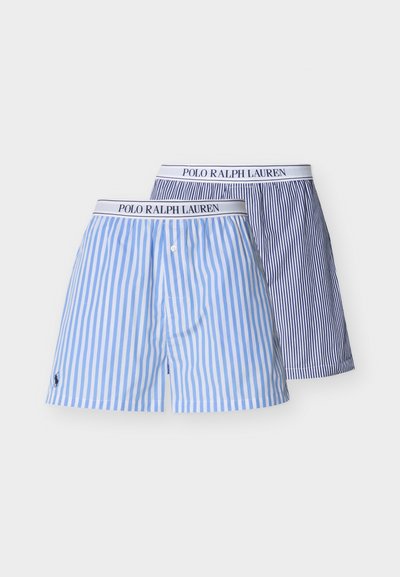 Deux paires de caleçons pour hommes Polo Ralph Lauren à rayures, une en bleu clair et blanc, l'autre en bleu marine et blanc, avec des ceintures élastiques de marque.