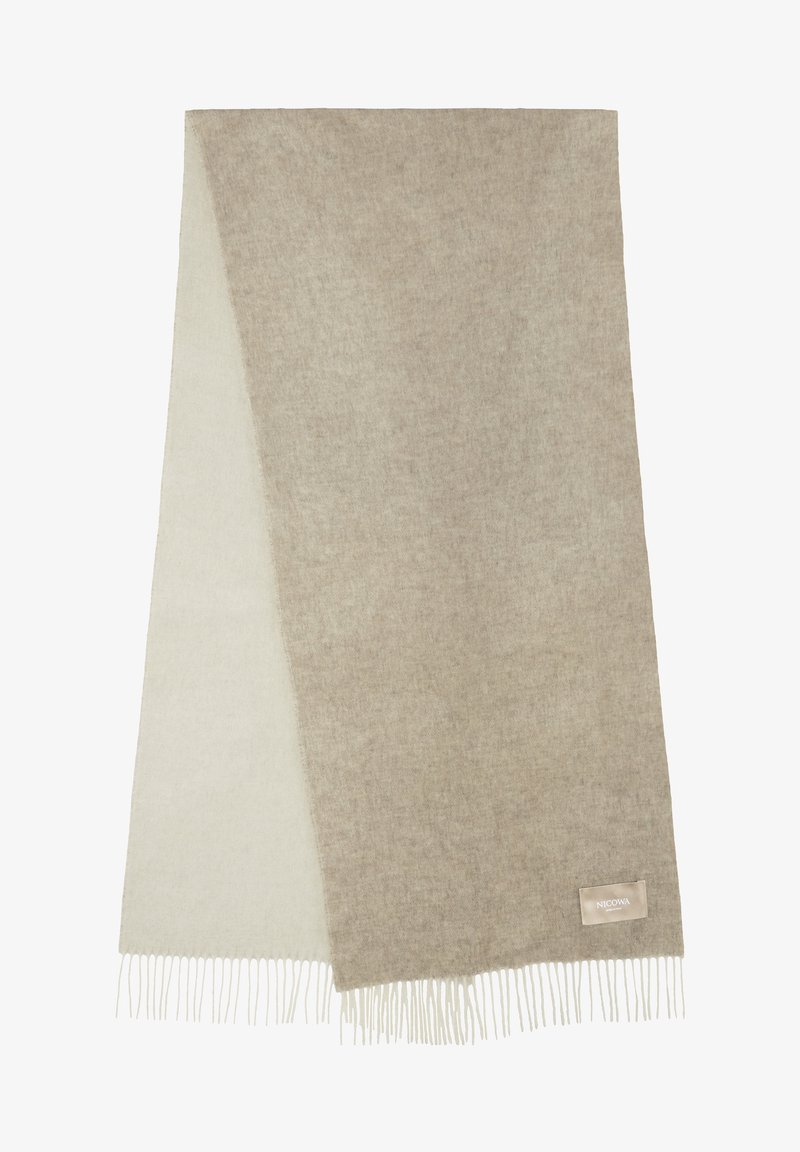 Beige und cremefarbener Wollschal mit weicher Textur, fransigen Kanten und einem kleinen Markentag auf einer Seite.