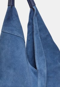 Bata Rankinė - blu