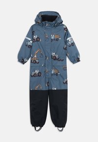 Combinaison imperméable bleue avec un imprimé de tracteur et de pelle mécanique. Comprend une capuche, des poignets élastiques et une section inférieure noire. Deux poches avant.