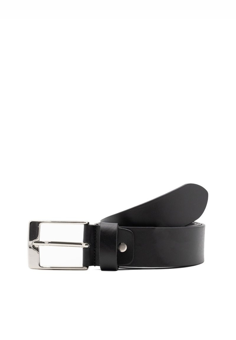 Zwarte leren riem met een gladde textuur, voorzien van een rechthoekige zilveren gesp en een drukknoopsluiting op de riem.