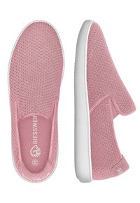 Rosa Slip-On-Schuhe mit einem strukturierten Mesh-Obermaterial und einer weißen Gummisohle. Verfügen über elastische Seitenpaneele für ein einfaches An- und Ausziehen und ein minimalistisches Design.