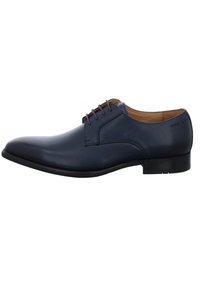 Chaussure habillée en cuir marine avec une finition lisse, à lacets et avec des lacets bordeaux contrastants. Comprend un petit talon et un branding minimal.
