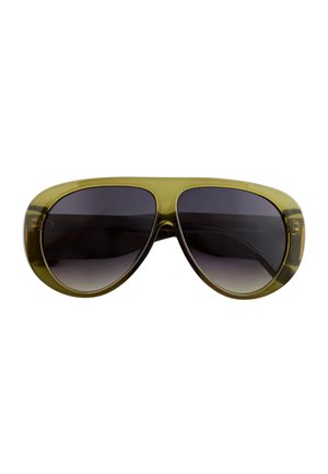 Gafas de aviador de gran tamaño con montura transparente amarilla y lentes degradados oscuros, vistas desde el frente sobre un fondo blanco.