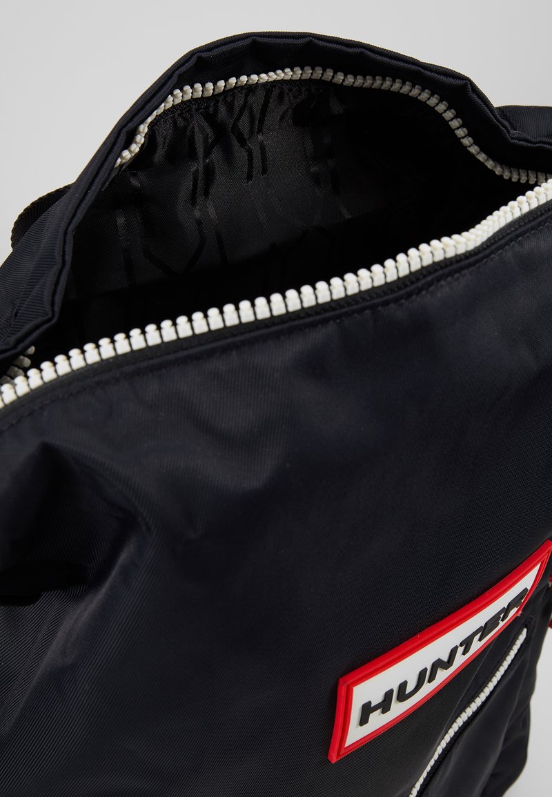 Zaino Hunter Mini-Rucksack: Unisex, Resistente All'acqua, Con Dettagli In Pelle E Fodera Jacquard.