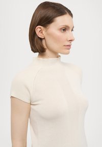 MAX&Co. QUIETE biały