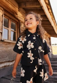 Next SHORT SLEEVE SET - REGULAR FIT - Kratke hlače - black  white flowers