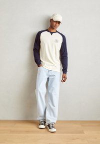INDICODE JEANS Langærmet T-shirt - navy/off-white
