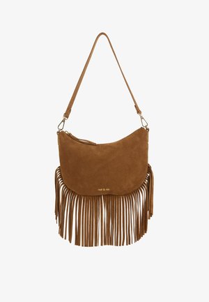 Bruine suède schoudertas met een franjesdetail aan de onderkant, gebogen vorm, gouden logo aan de voorkant en een verstelbare band.