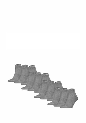 Tio par ankelsockor i ljusgrå färg, tillverkade av ett mjukt, elastiskt tyg. Varje socka har ett ribbat muddkant för extra komfort.