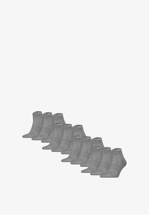 Tio par ankelsockor i ljusgrå färg, tillverkade av ett mjukt, elastiskt tyg. Varje socka har ett ribbat muddkant för extra komfort.